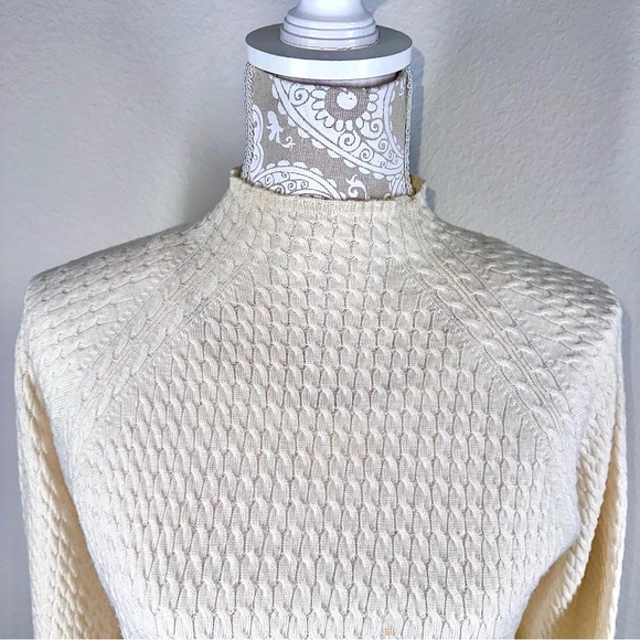 Burberry London 100% Merino Wool Cable Knit Mock Neck Sweater Large EUC - Picture 4 of 10